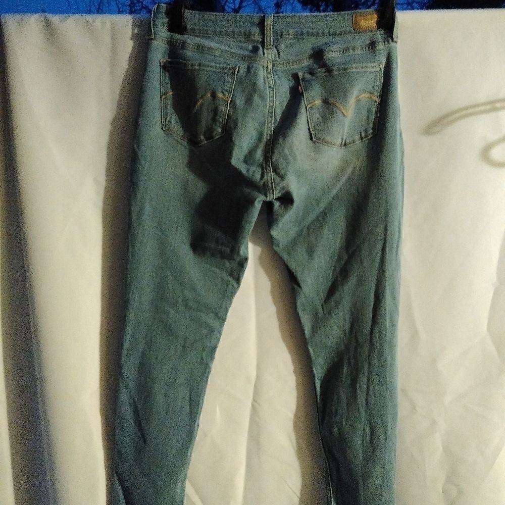 Levis    - Picture 2 of 4